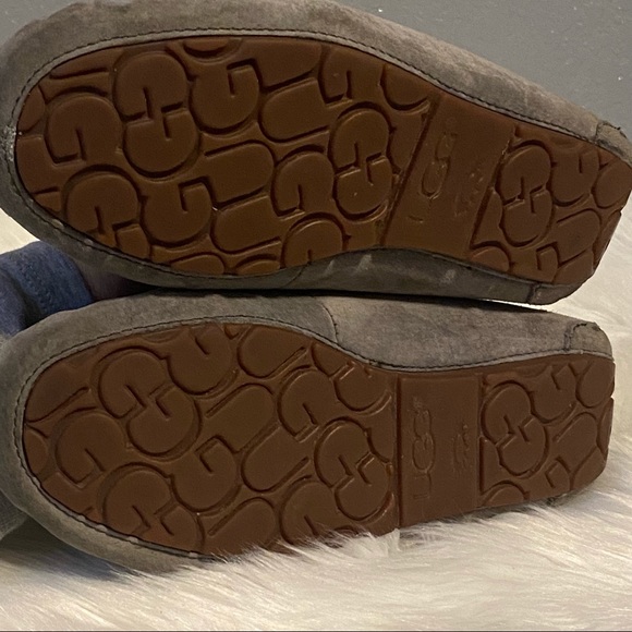 Uggs Gray Dakota Slippers - Picture 11 of 16